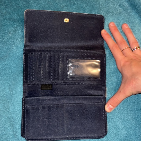 great used condition tommy hilfiger wallet - Picture 2 of 5